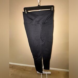 Black workout leggings -butt scruntch and crossover